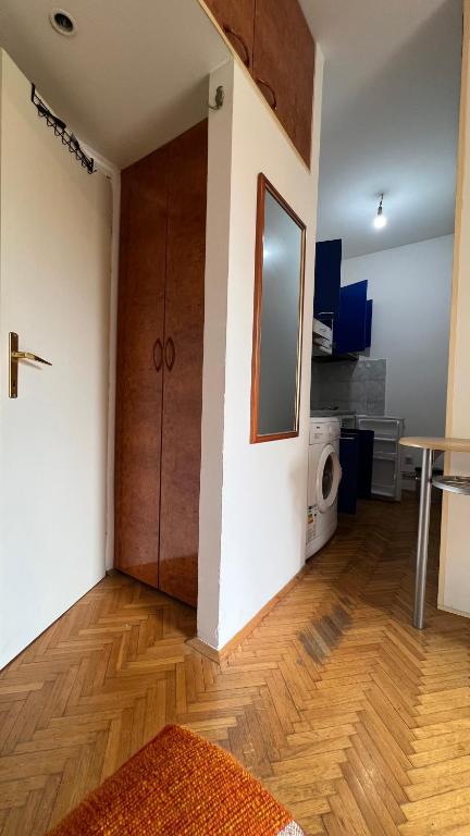 Аппарат рядом с Храмом Святого Саввы - 3