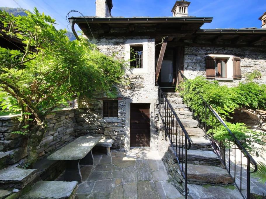 Charming Retreat- 100-Year-Old Stone Rustico, Aurigeno