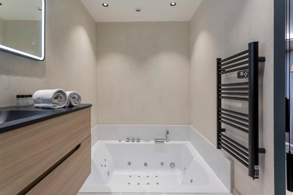 Love Room Balneo Sauna Pierre Corneille ! - 5