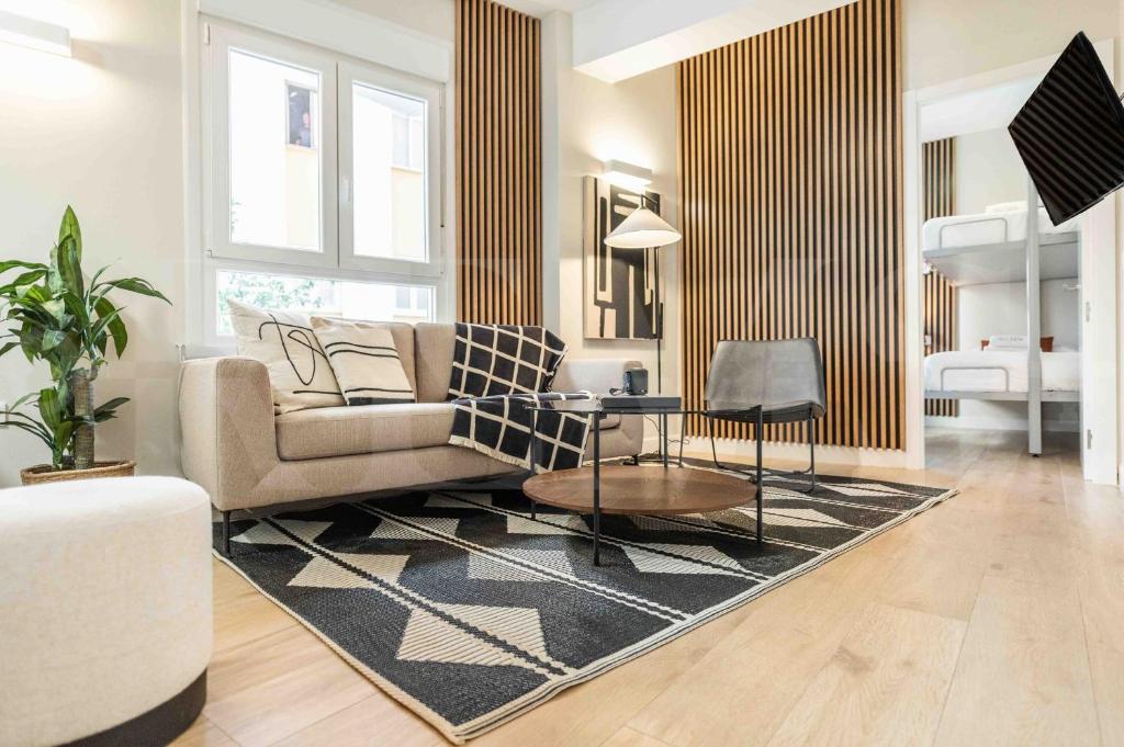 Spacious 3 Bedroom Apartment by REMS, Málaga