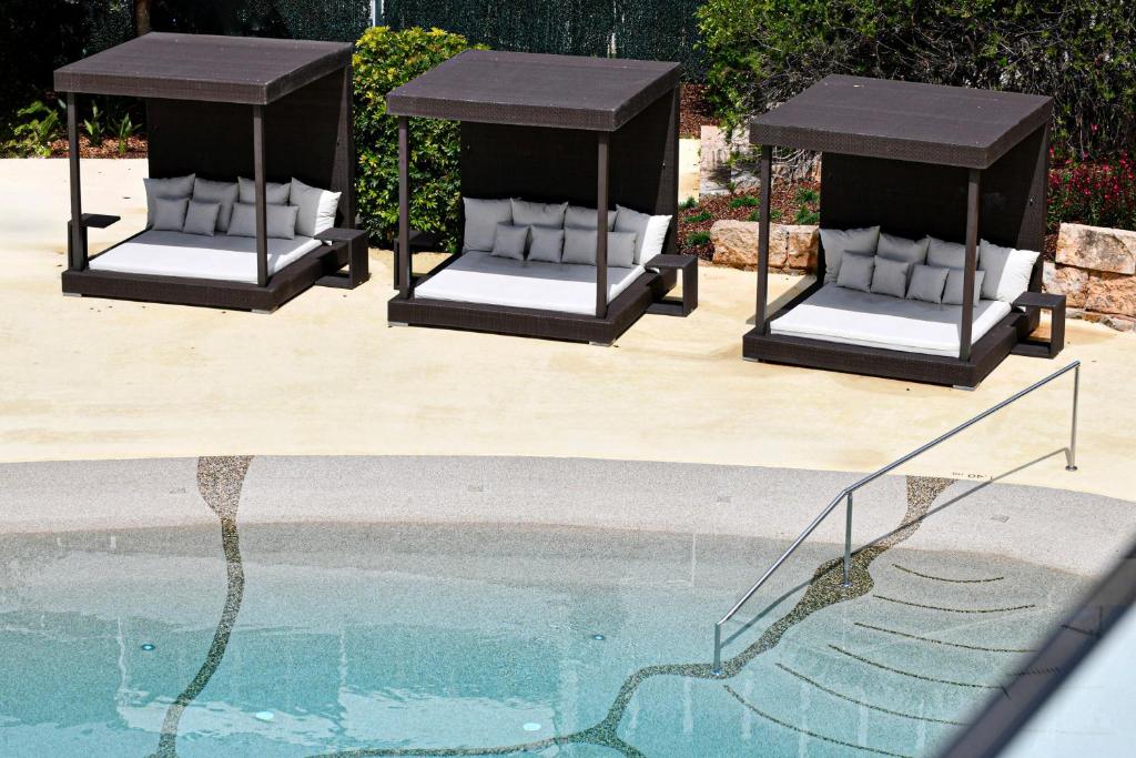 สระว่ายน้ำ