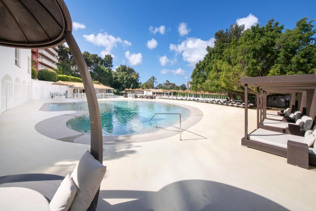 โรงแรมซาลส์ มารินา พอร์ทัลส์ (Salles Hotel Marina Portals)