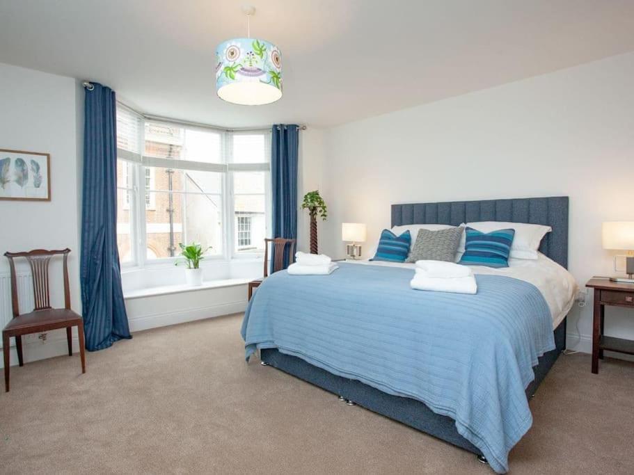 2 Central, Sidmouth (Spacious Apartment with Private Patio) photo 2
