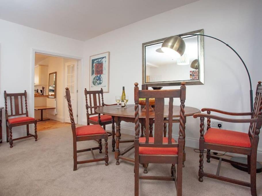 2 Central, Sidmouth (Spacious Apartment with Private Patio) photo 5