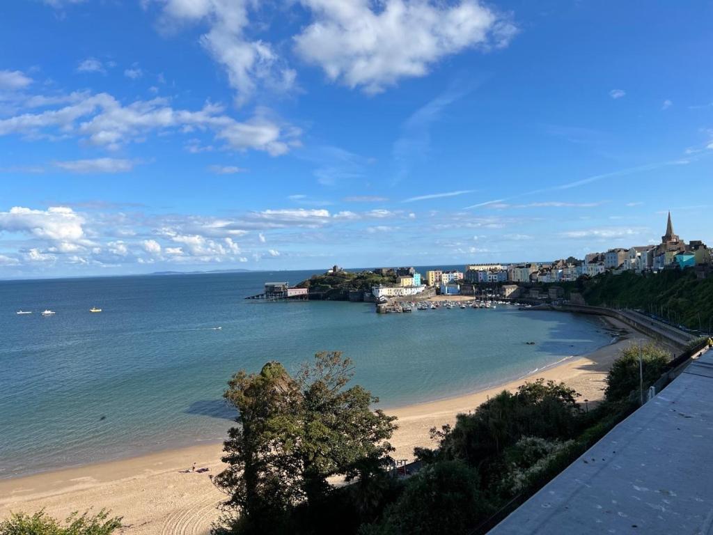 North Beach Heights Tenby, No 6 Newton Croft, Tenby