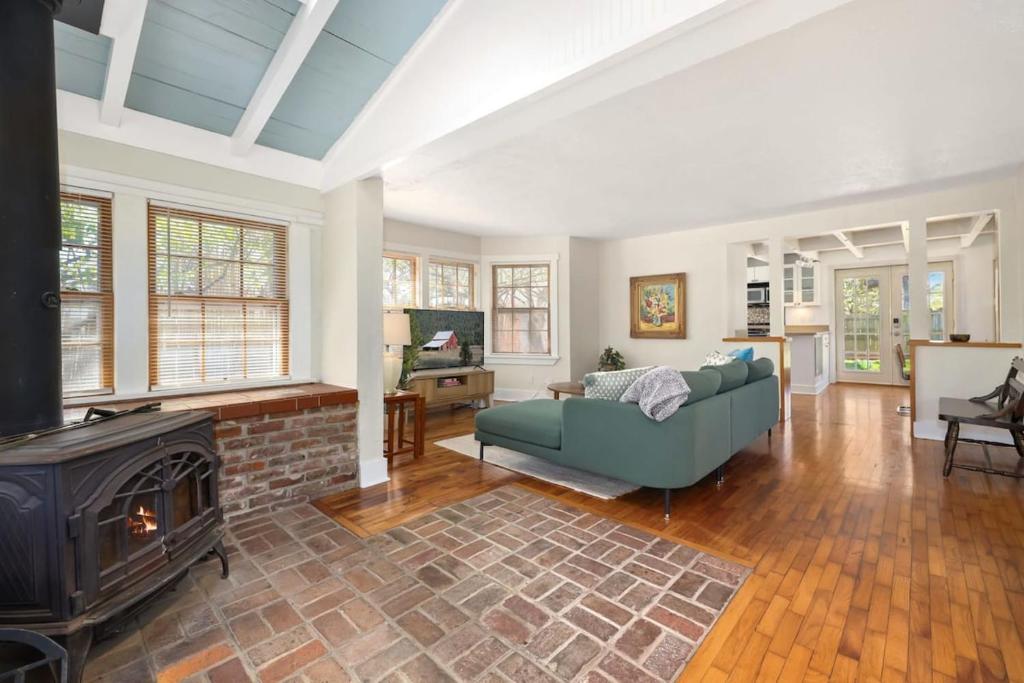 Cottage on Rush Heart of Fayetteville, Fayetteville