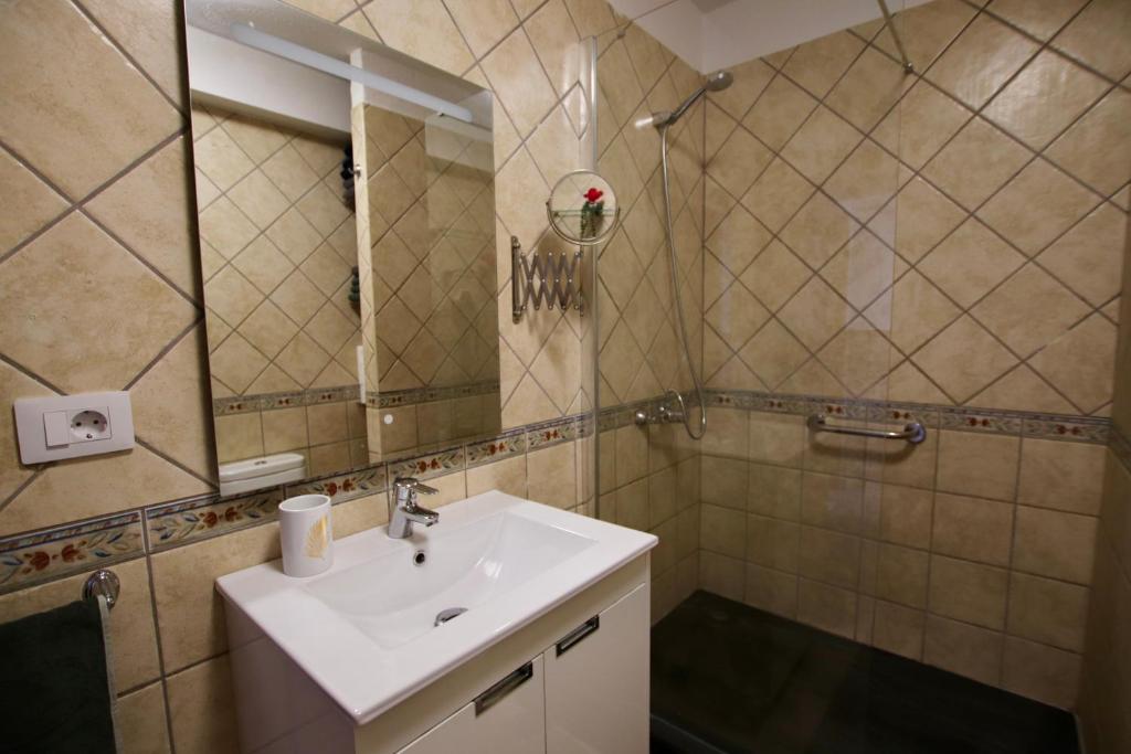 Apartamento vista parcial mar en Tenerife Sur - 2