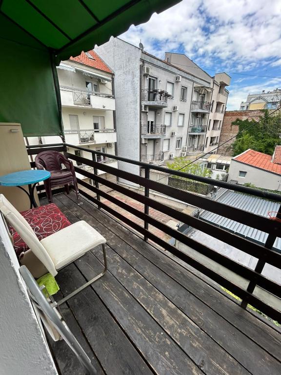 Аппарат рядом с Храмом Святого Саввы - 2