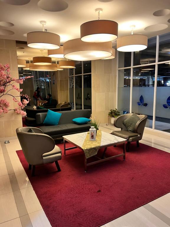 2BR Big Lt 6 Parahyangan Residences