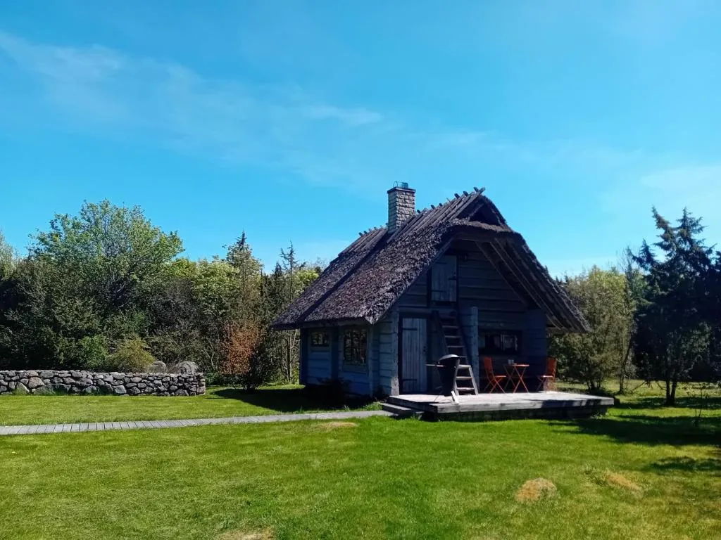 Romantiline saunamaja Pädaste lahe ääres, hotel in Pädaste