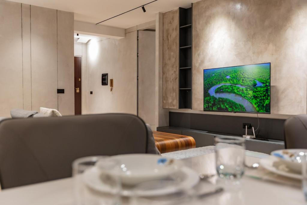Cosmo Comfort, Tirana