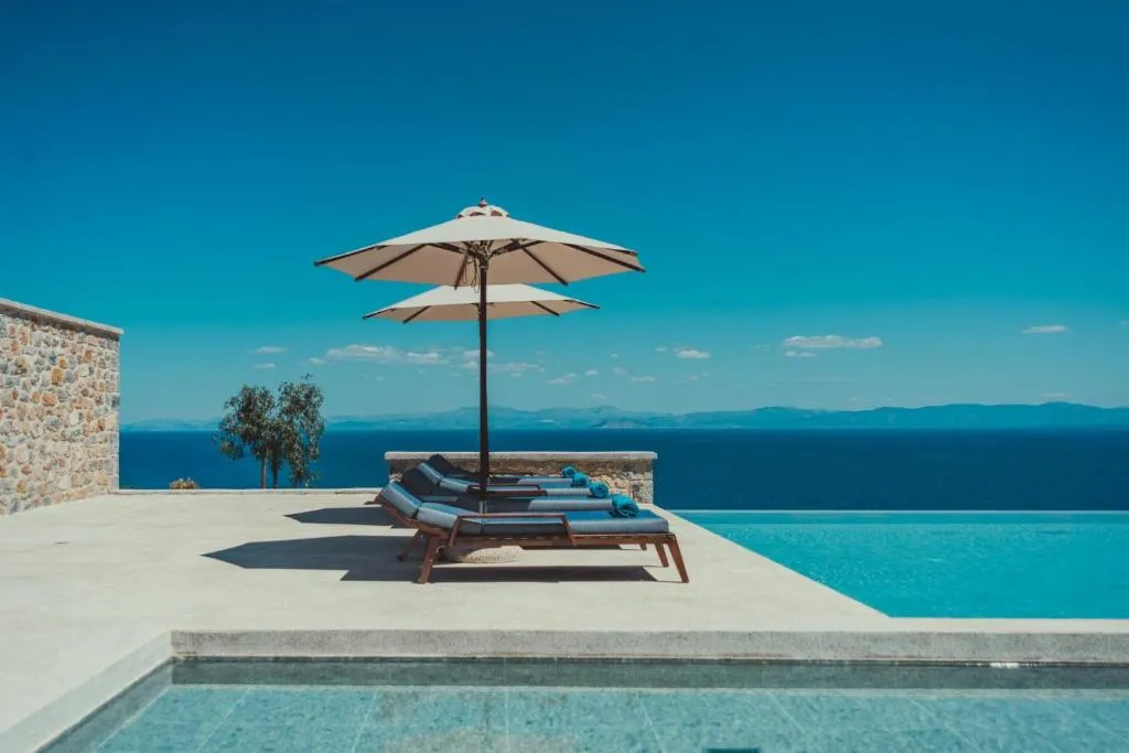 Sampatiki Suites & Spa - Luxury Seaview Suites - Opened 2024, hotel in Leonidion