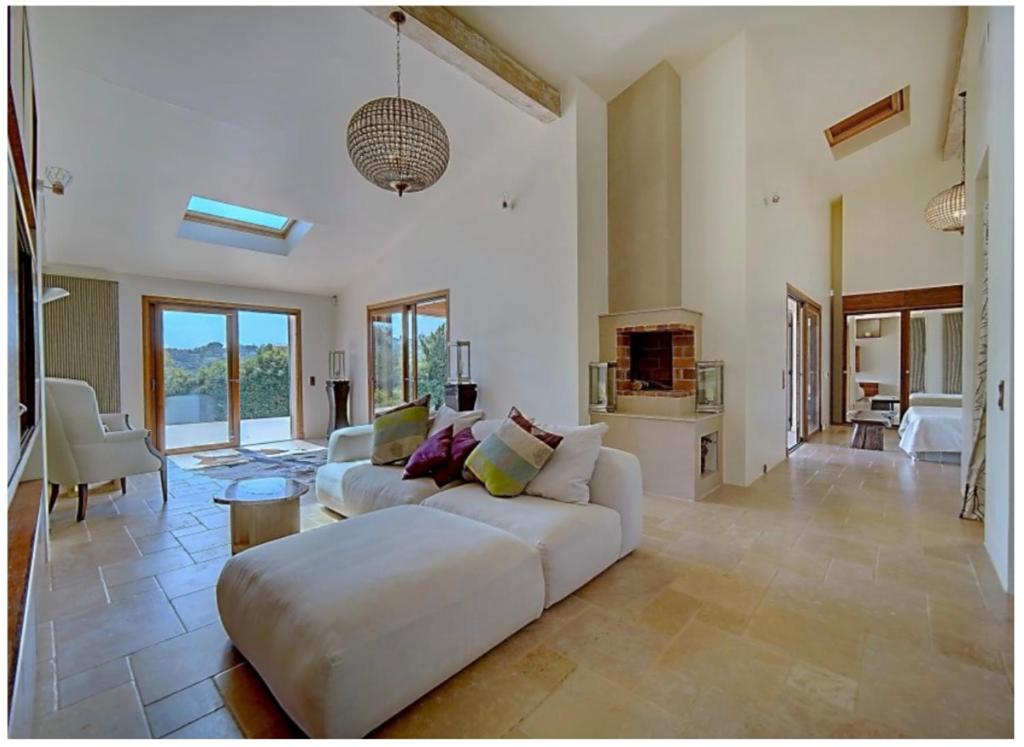 Olive tree garden villa with heated swimming pool and jacuzzi - 5