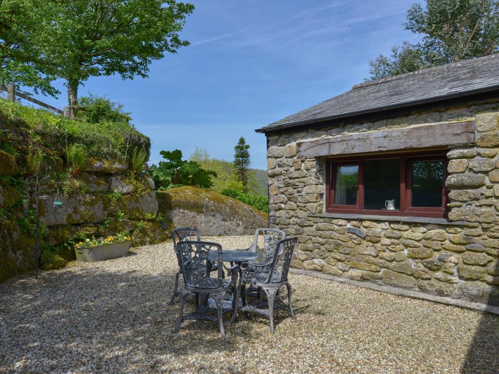 Buster Barn, Dartmoor photo 6