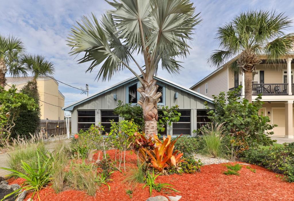 2-2 Beachside Home With Private Pool, New Smyrna Beach
