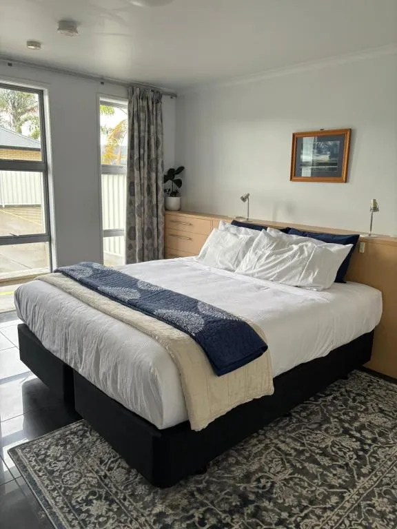 Village Apartments Gisborne，位于吉斯伯恩的酒店