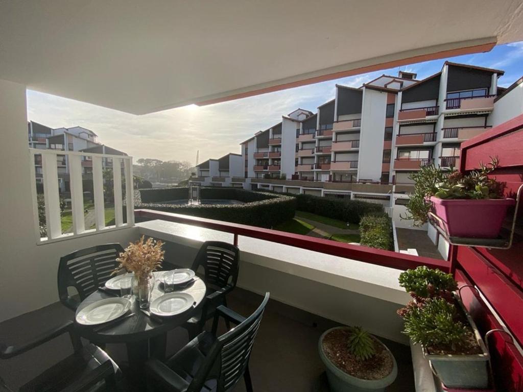 Appartement avec Piscine, Terrasse et Parking à Capbreton, Proche du Port - FR-1-413-198 - 2