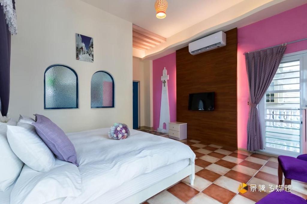 Shared lounge/TV area