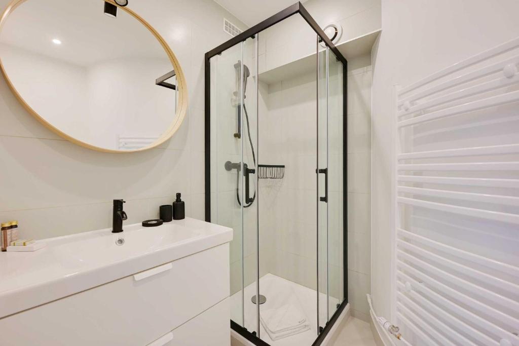 Bright modern studio for 2P - La Defense - 5