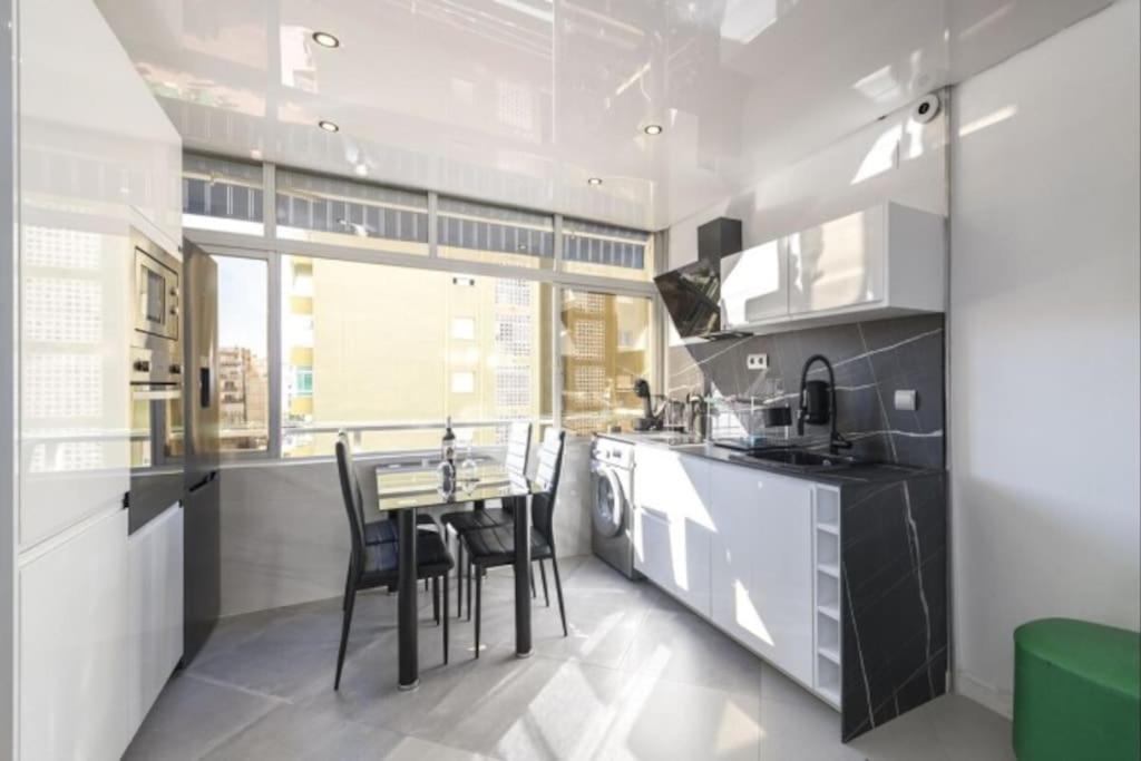 True Colours Apartment , City Center Torremolinos BY NAMASTE ELITE - 5