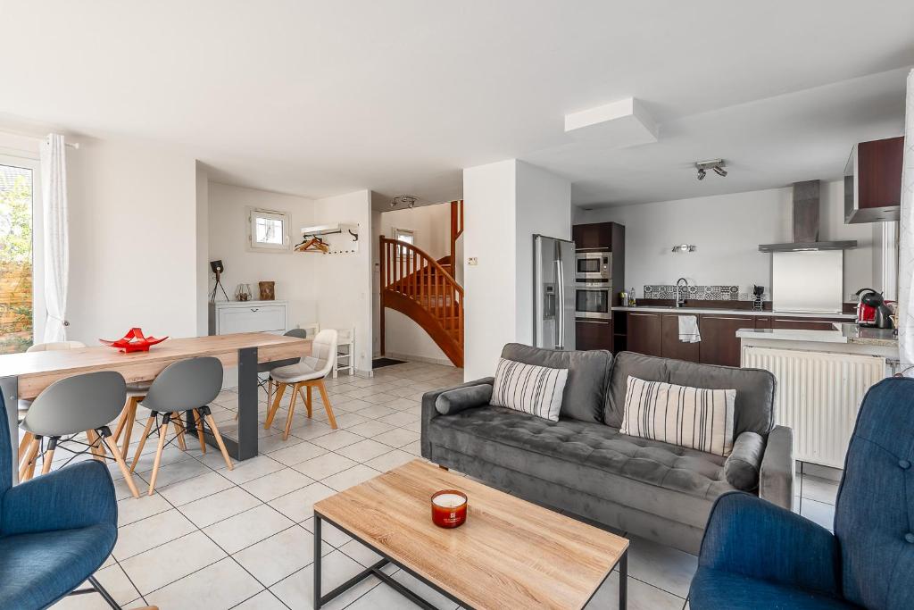 Lake House 4 Bedroomed near Disneyland Paris - 1