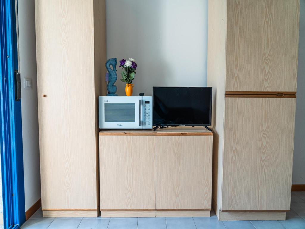 Cozy apartment with sunny terrace in Bibione - 4