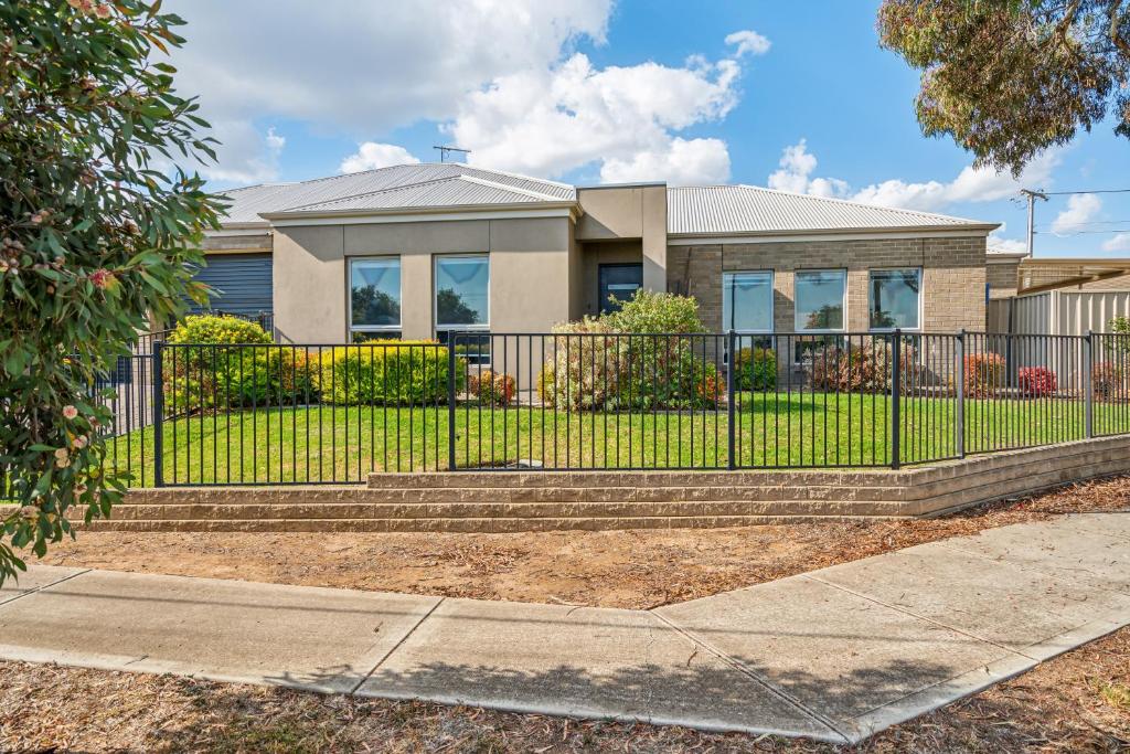 Enfield Executive, Gepps Cross