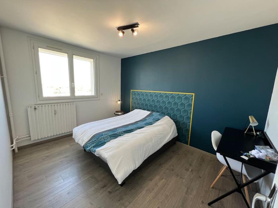 Une chambre privée bleu dans un appartement partagé - 2
