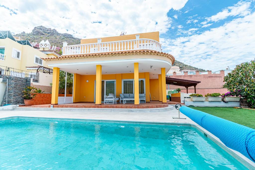 Villa with private pool and magnificent views - 4