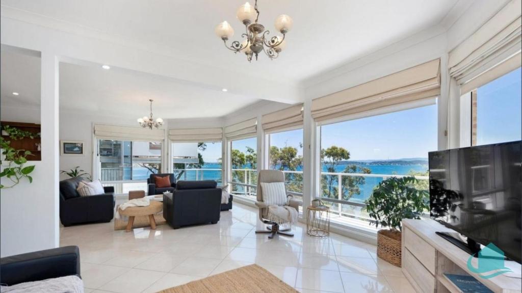 Azure Vista, Belmont