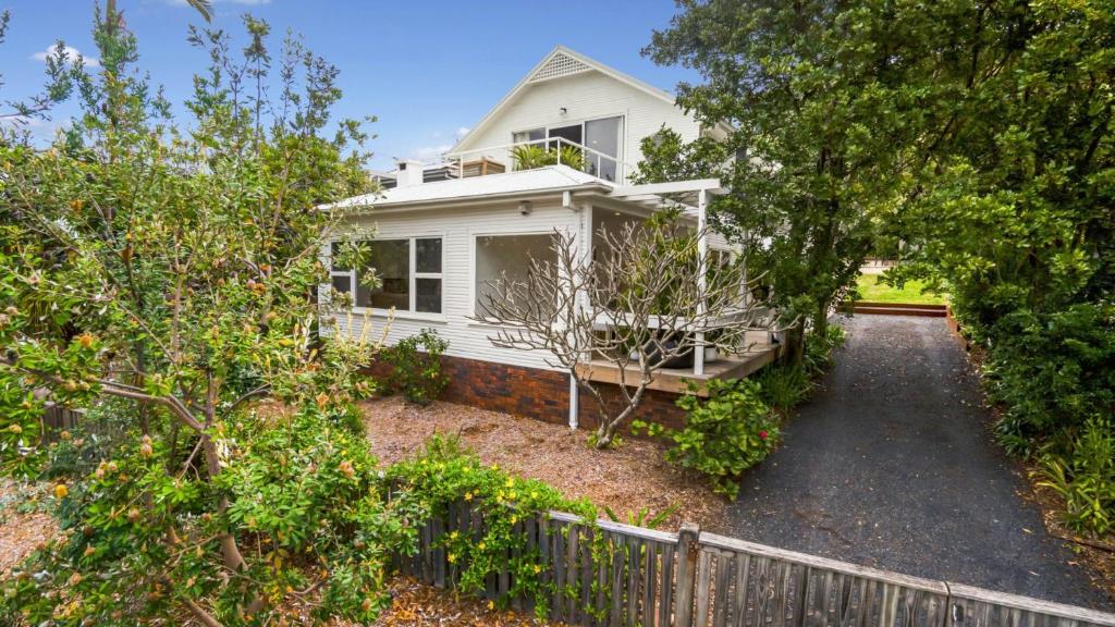 'Banyalla' by HolidayCo, Killcare