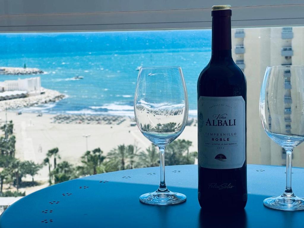 The eighth wonder! Views and location, Benalmádena