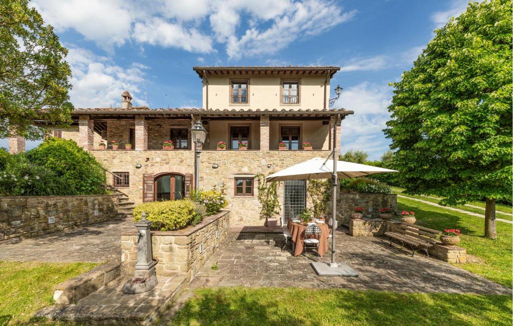 3 Bedroom Beautiful Home In Arezzo - 2