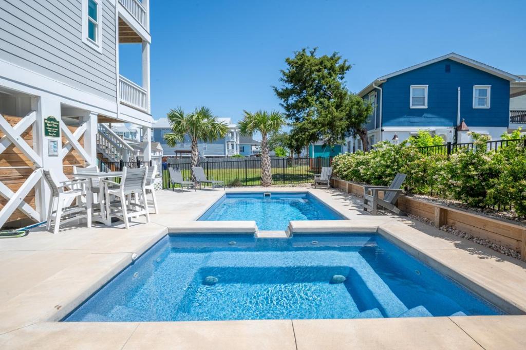 Dogs Allowed at Luxury Duplex - Second Row, Carolina Beach