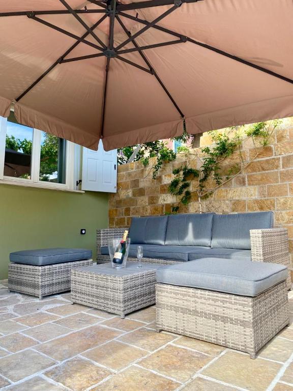 DIOS Apartment, Asos