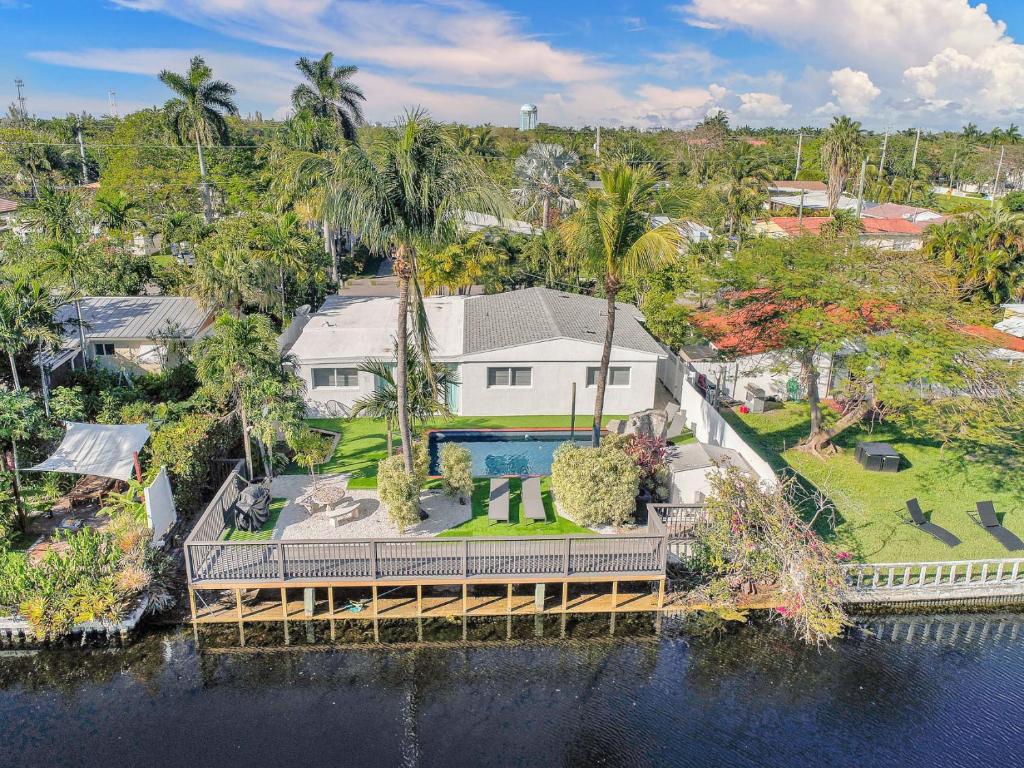 Private Pool 3BR with Lakefront view, Hollywood