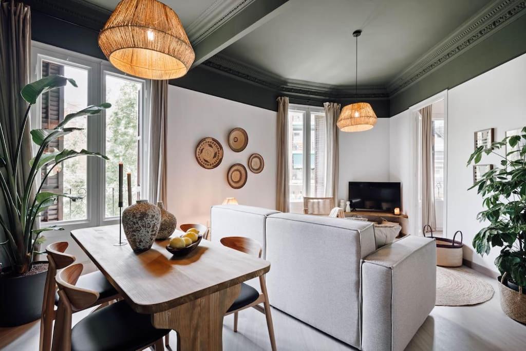 Bari - 2 bedroom and office in Sant Antoni, Barcelona