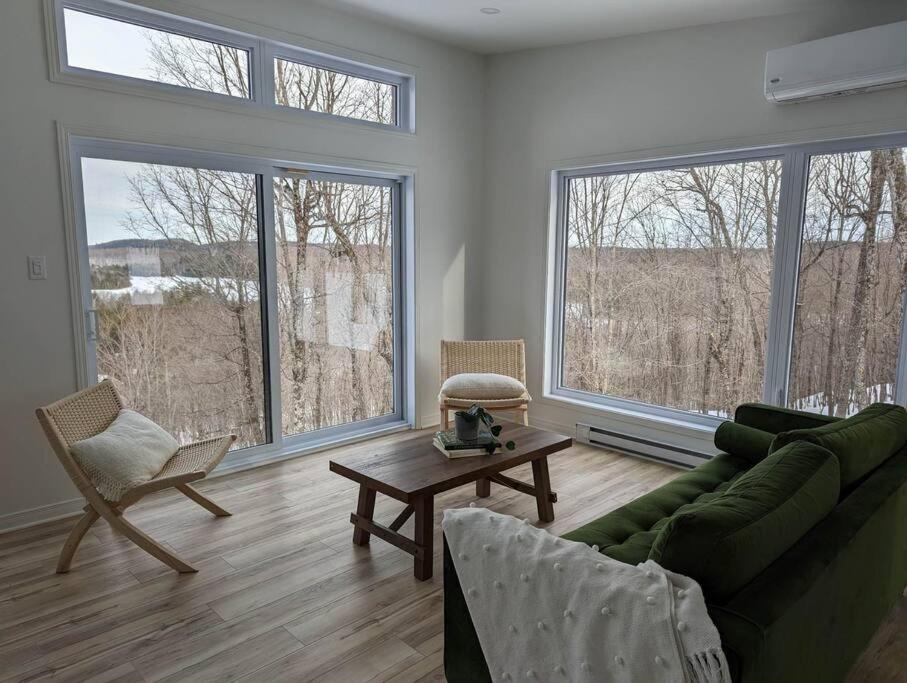 La Vue - Mountain Top Cottage, Notre-Dame-de-la-Salette