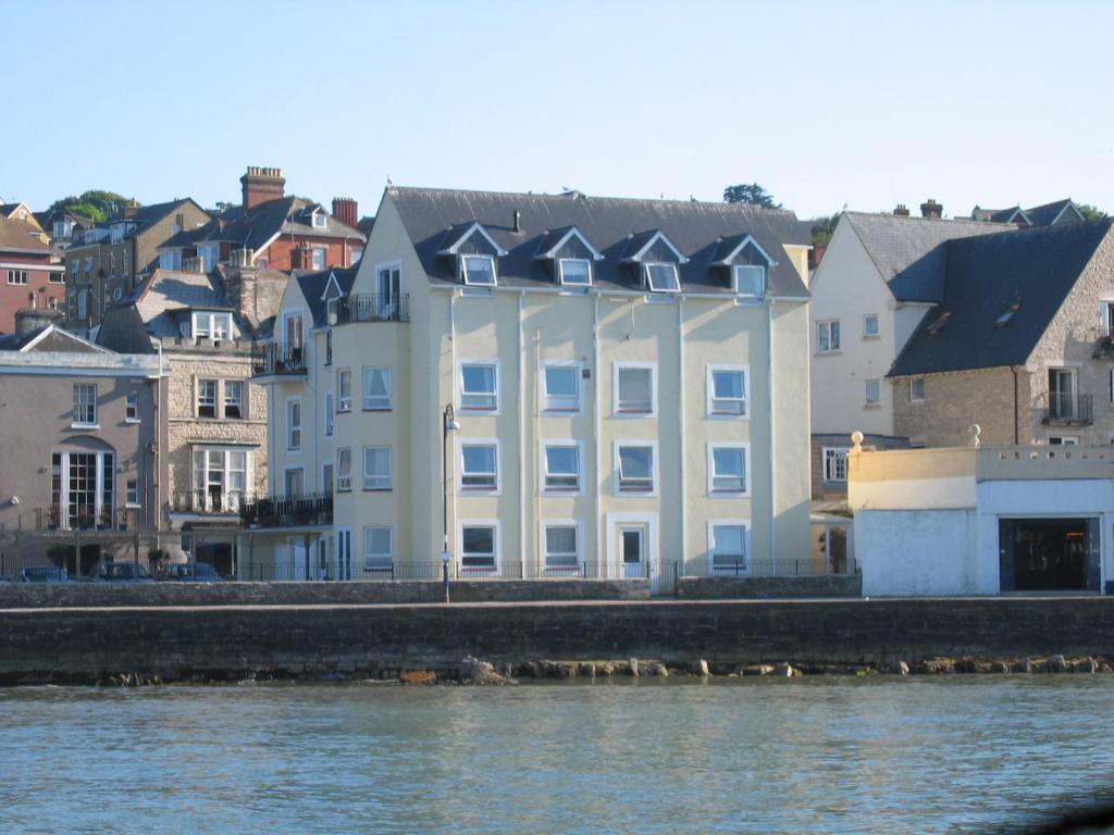 Quayside Court first floor flat 2 in center of Swanage with amazing sea views, Swanage