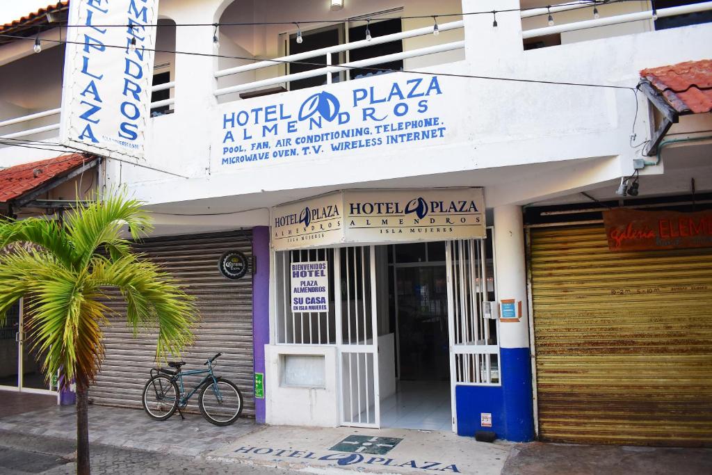 Plaza Almendros Hotel Isla Mujeres - 2