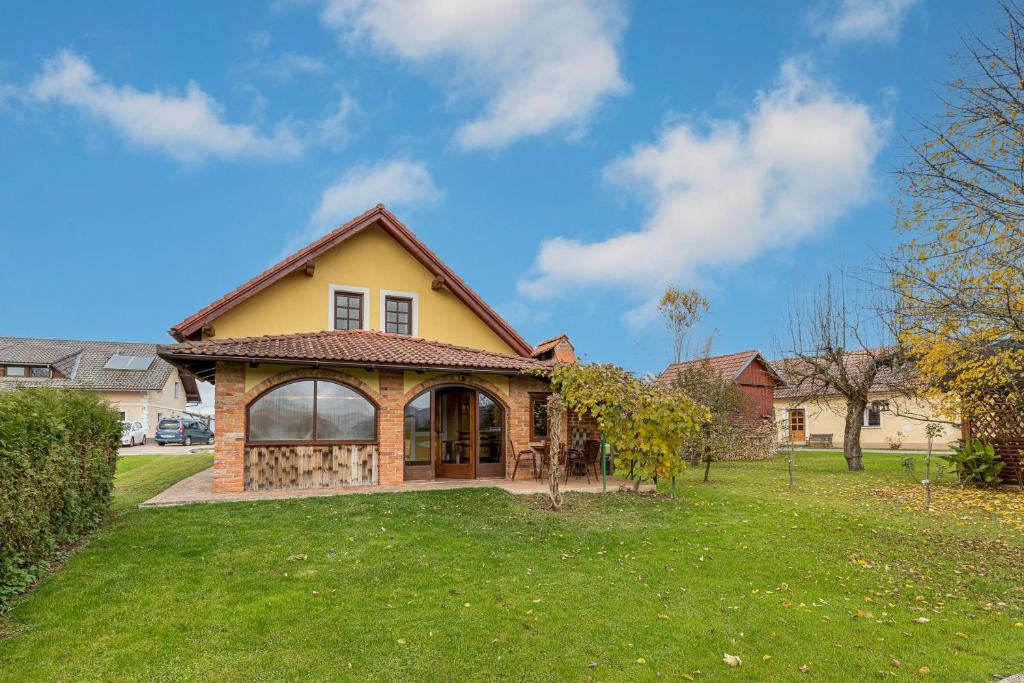 Forge Of Happiness With Pool - Happy Rentals, Gradac