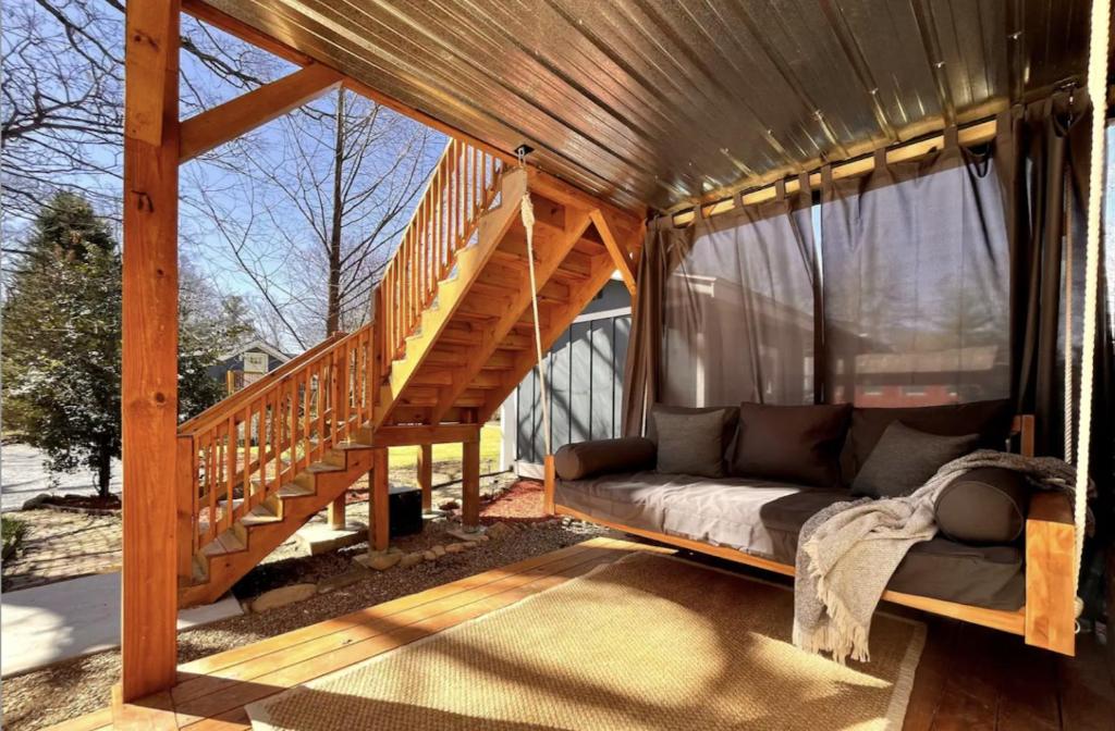 Modern & Cozy on Private Lane, Minutes to Airport, Fletcher