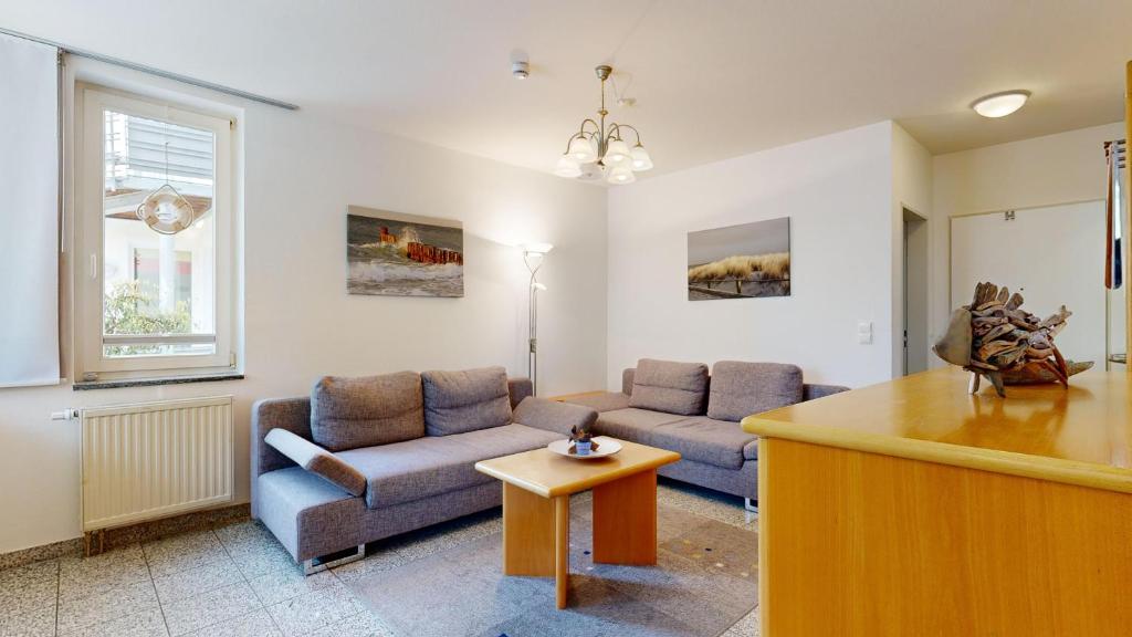 a cappella 01 im Binz, strandnahe FeWo mit Schwimmbad im Haus,, Binz