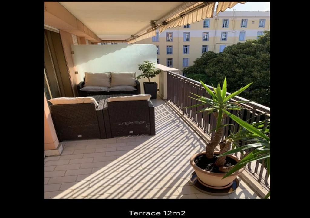 Beach apartment with tropical garden and mountain view Best location - 4