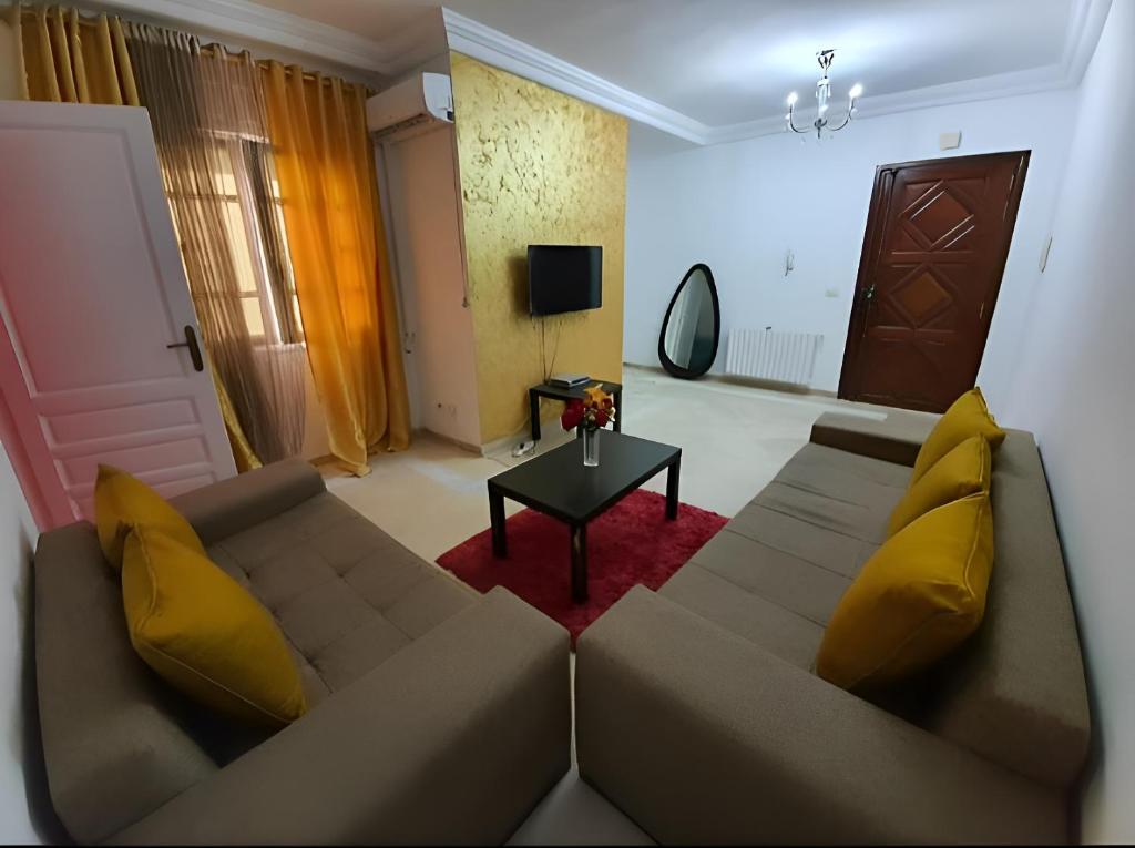 Ennasr 2 - Rez-de-Chaussée Chaleureux - Internet Fibre - Chaines International - Commerces et Services à Proximité - Service Navette, Ariana