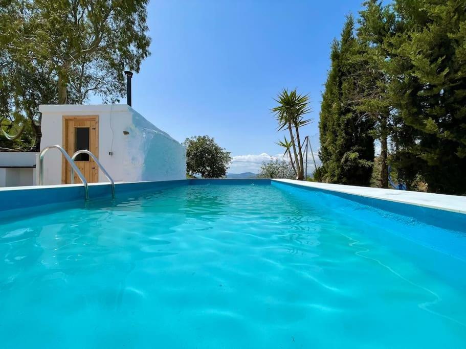 Oceana view private pool & sauna & Netflix room, Малага