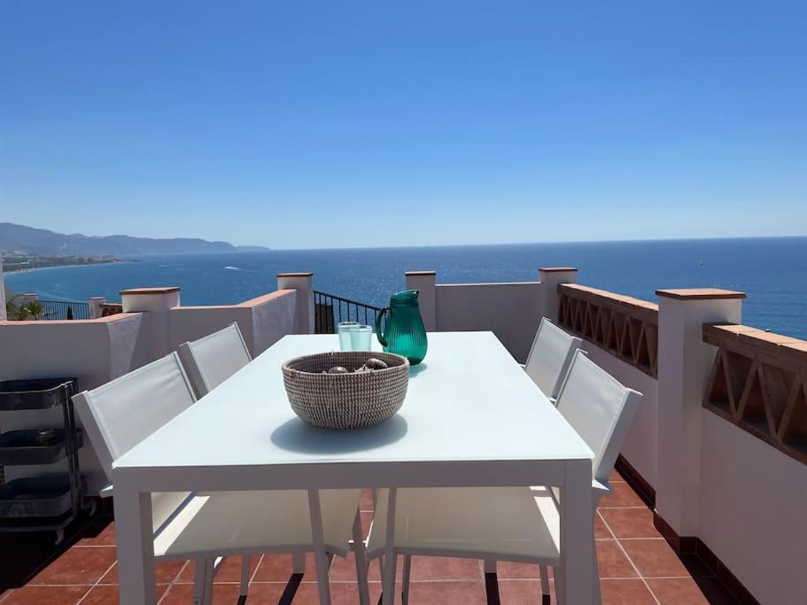 Fantastic Ocean View, big terraces 360 degree view, Torrox Costa