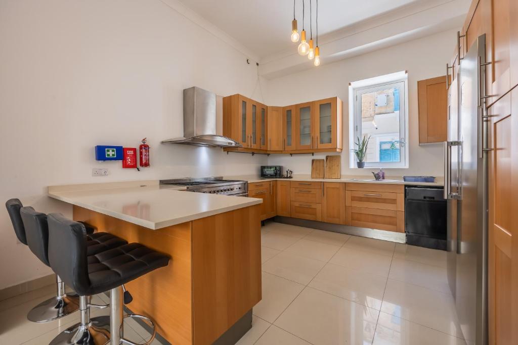 Hard to come by - modern & huge house in Sliema, Sliema