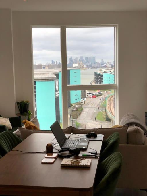 Entire Home/Flat. City view. Location. Transport., North Woolwich