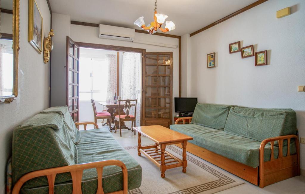 Gorgeous Apartment In Torrevieja - 4